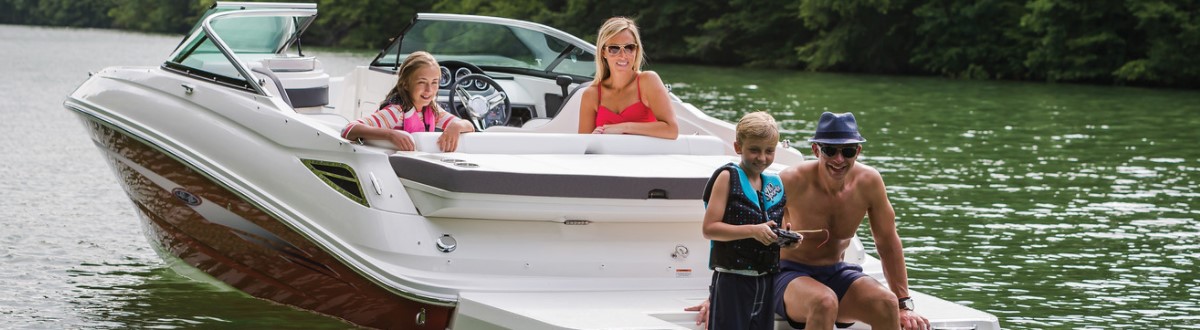 Sea Ray Sterndrive 2017. Family resting and playing over the boat. Of Lanier Marine Liquidators Inc. at 106 Henry Grady Hwy.
